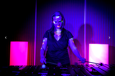 Un hombre en frente de un teclado de computadora

El contenido generado por IA puede ser incorrecto.